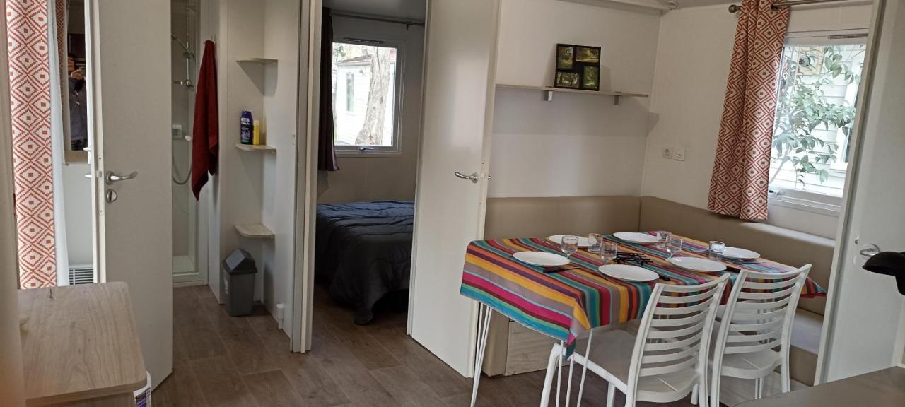 Camping Paradis Bellerive Montfrin Exterior foto